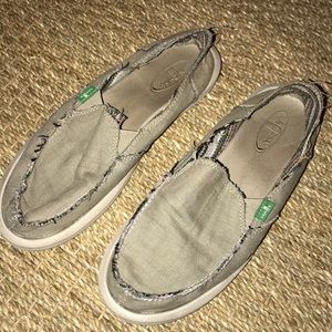 Sanuk slip on shoes!